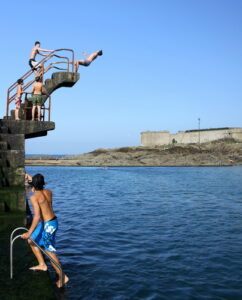 piscine,saut,plonger,plongeoir,sauter